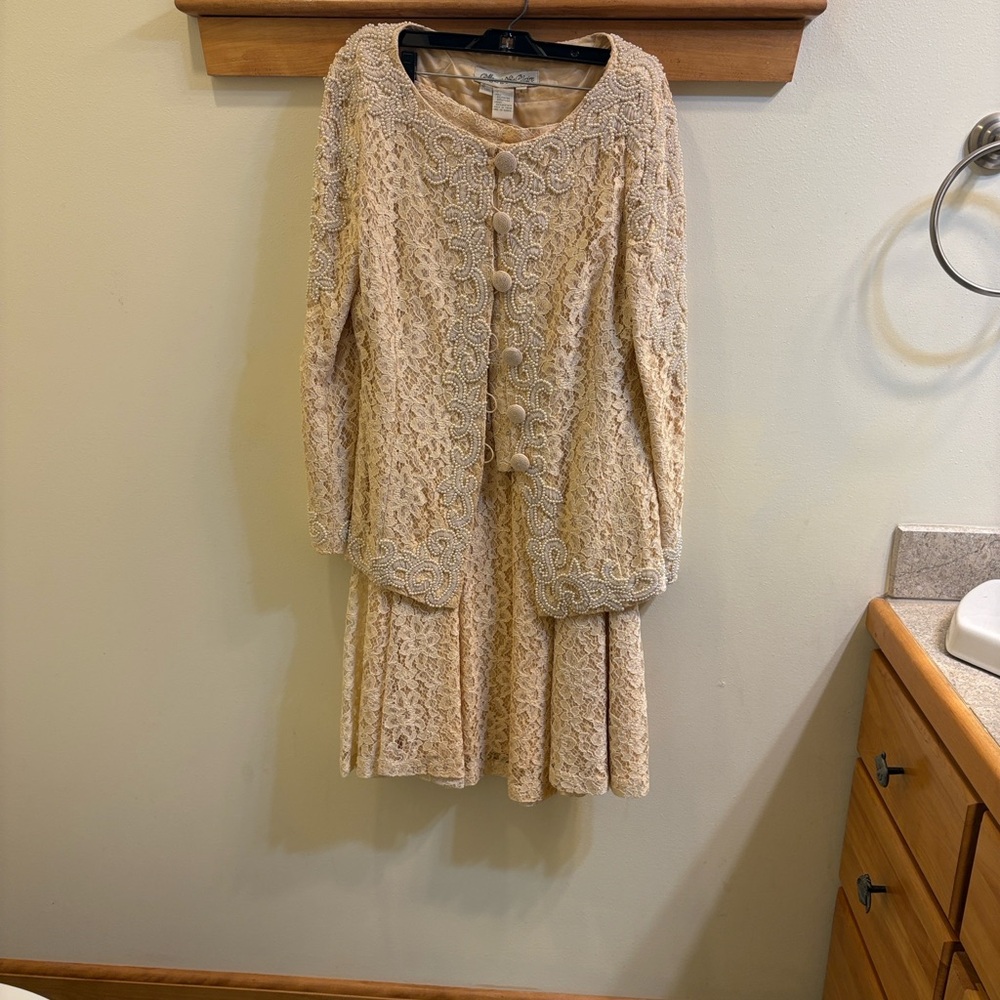 Elegant Cream Lace Formal Dress